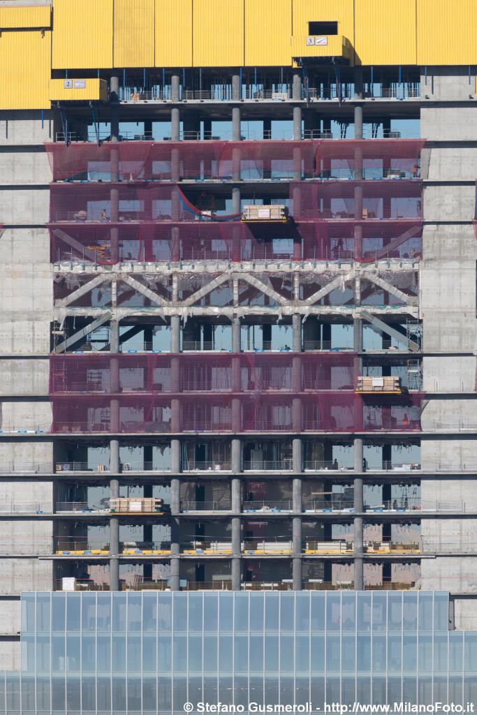  Torre Isozaki in costruzione - click to next image