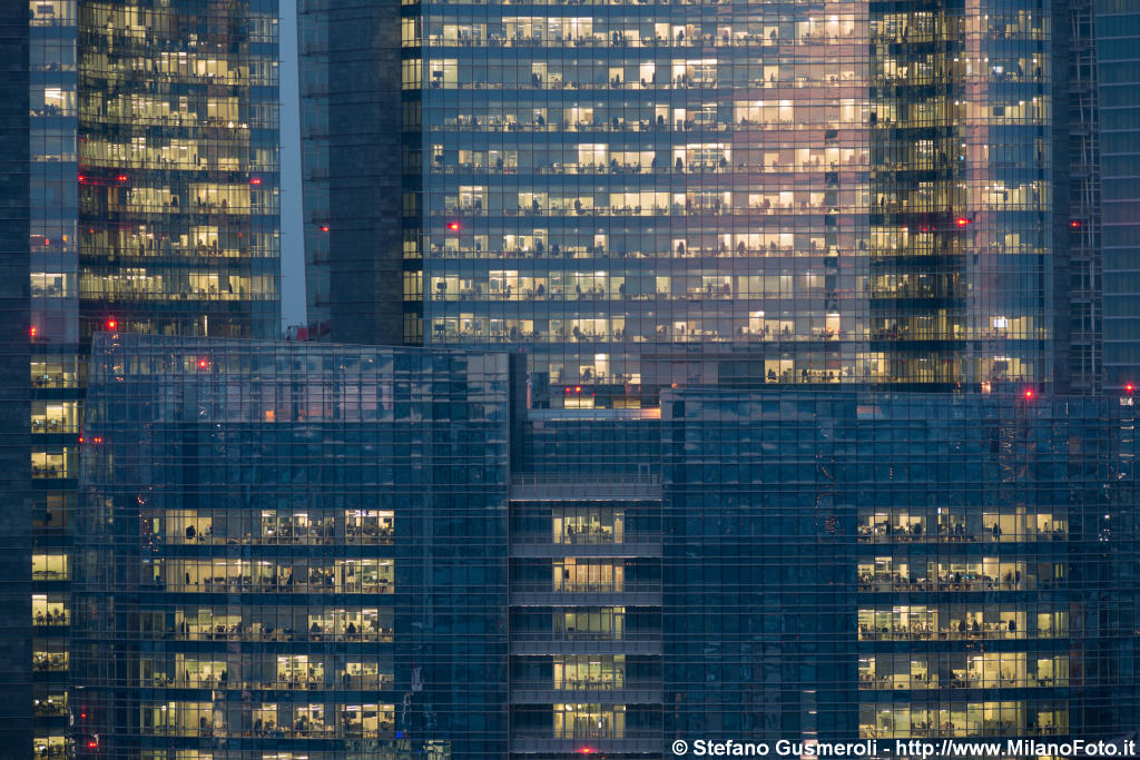  Unicredit al tramonto - click to next image