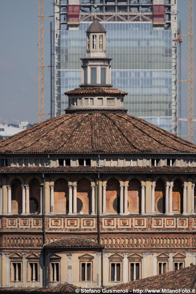  Tiburio S.Maria delle Grazie e torre Isozaki in costruzione - click to next image