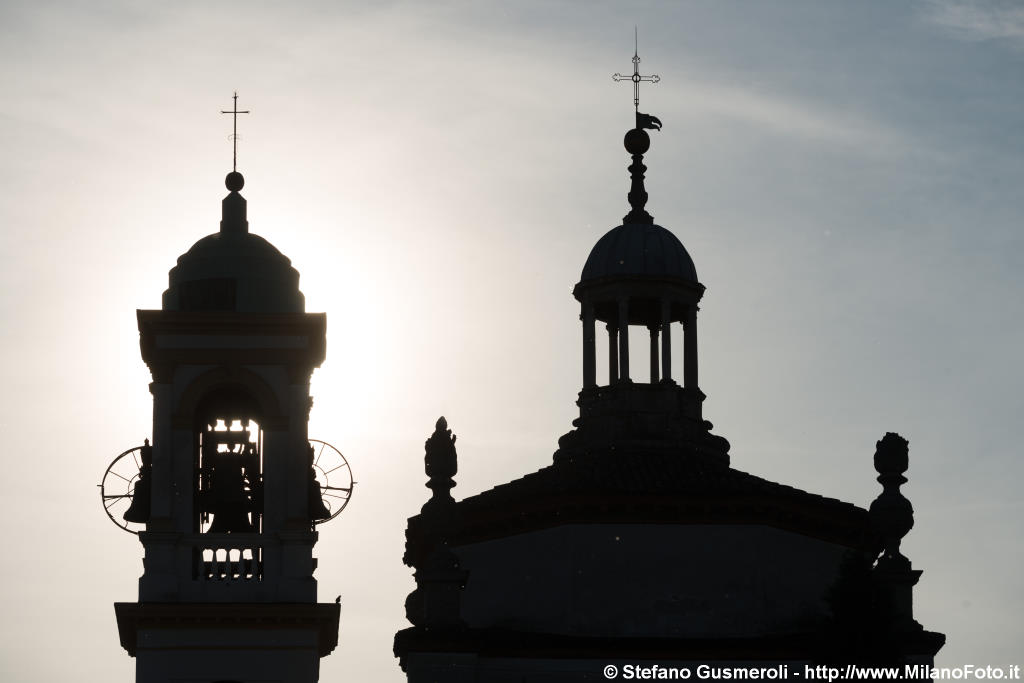  Campanile e cupola della Certosa di Garegnano in controluce - click to next image