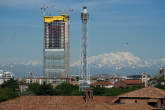 20140516_093457 Torre Isozaki in costruzione, torre Branca e monte Rosa