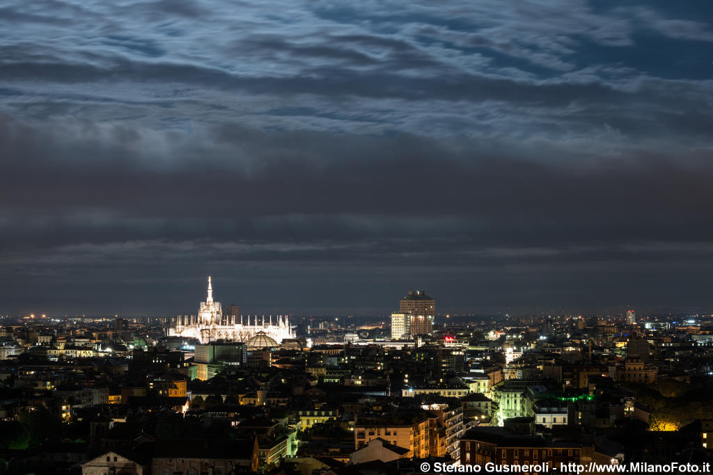  Panorama notturno sul centro - click to next image