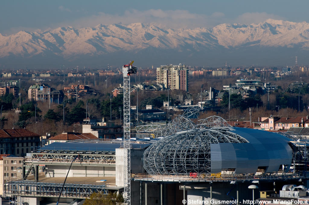  Panorama sul cantiere MIC e sulle cime innevate - click to next image