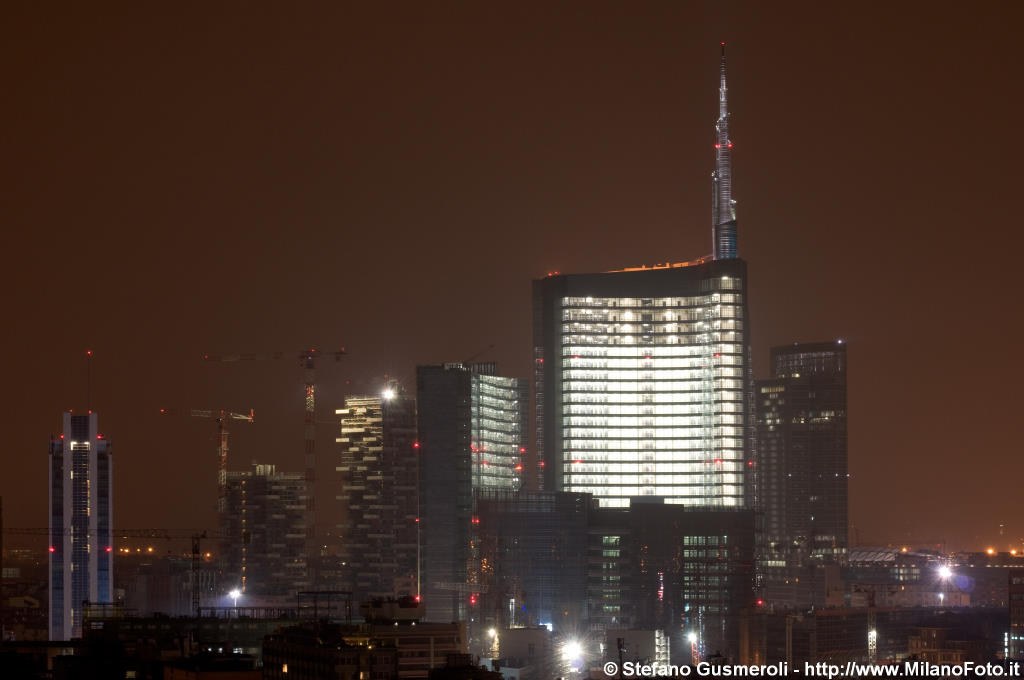  Torre Pelli illuminata - click to next image
