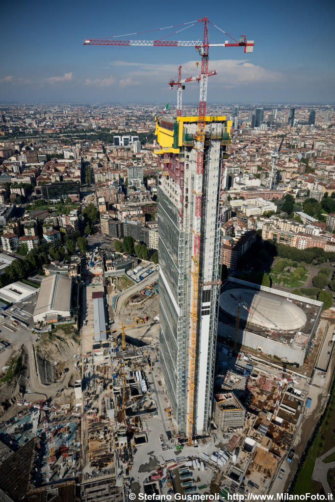  Milano - Torre Isozaki - click to next image